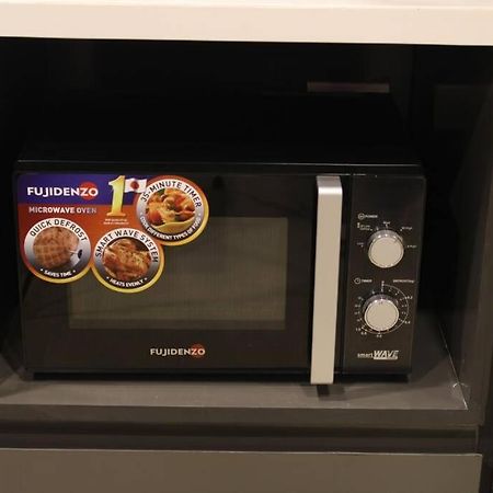 מנילה A2J Luxury Bgc Balcony Suite Near Sm Aura Taguig מראה חיצוני תמונה