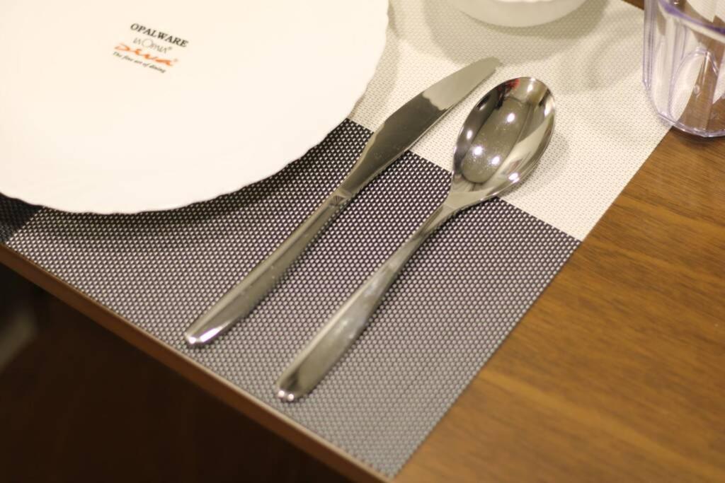 מנילה A2J Luxury Bgc Balcony Suite Near Sm Aura Taguig מראה חיצוני תמונה