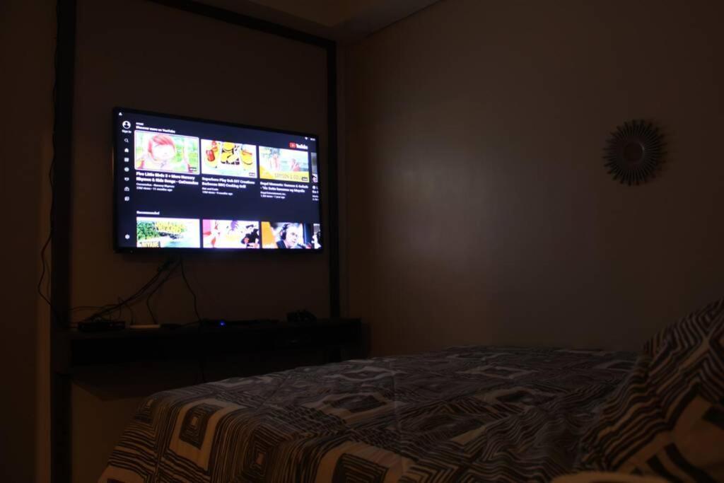 מנילה A2J Luxury Bgc Balcony Suite Near Sm Aura Taguig מראה חיצוני תמונה