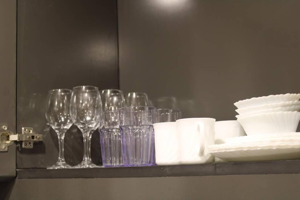 מנילה A2J Luxury Bgc Balcony Suite Near Sm Aura Taguig מראה חיצוני תמונה